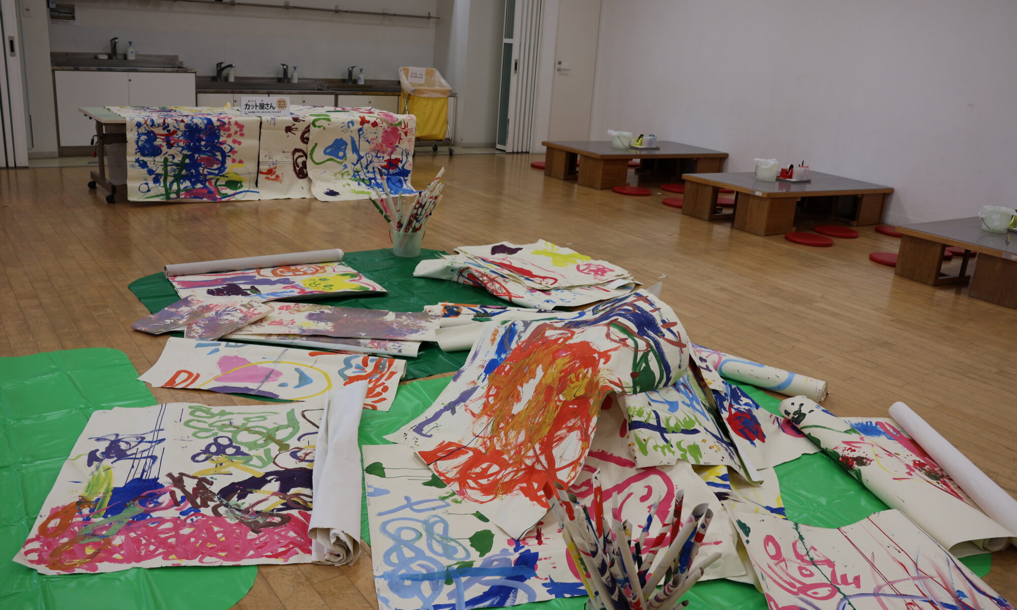 この材料で、なにできる？　材料：えのぐがついたかみ1