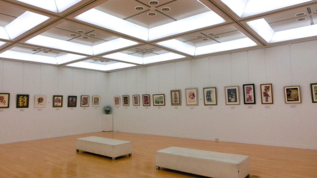花の三重奏 – 横浜市民ギャラリーあざみ野（アートフォーラムあざみ野）