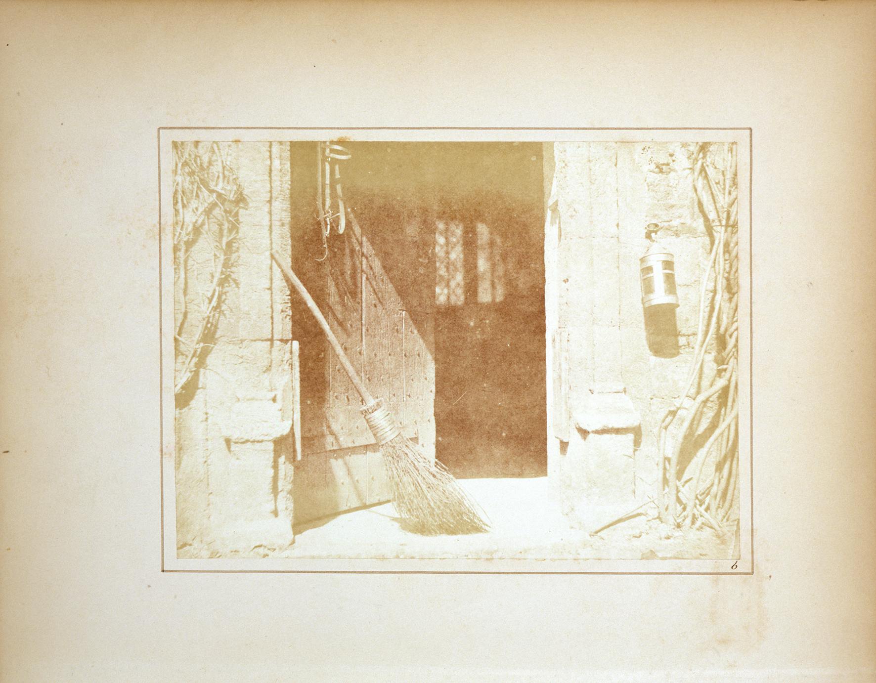 「開いた扉」（『自然の鉛筆』より）