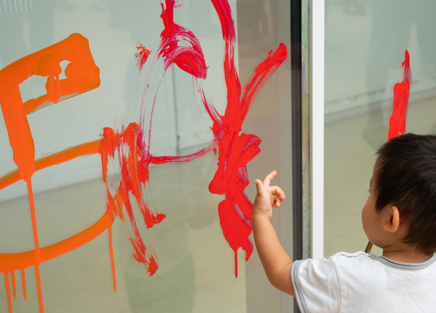 えのぐ（絵の具）コーナー　Photo: Ken Kato